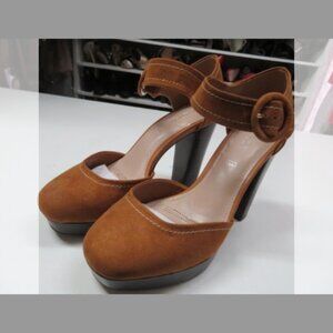 NWT NEXT UK Suede Hills US sz 7